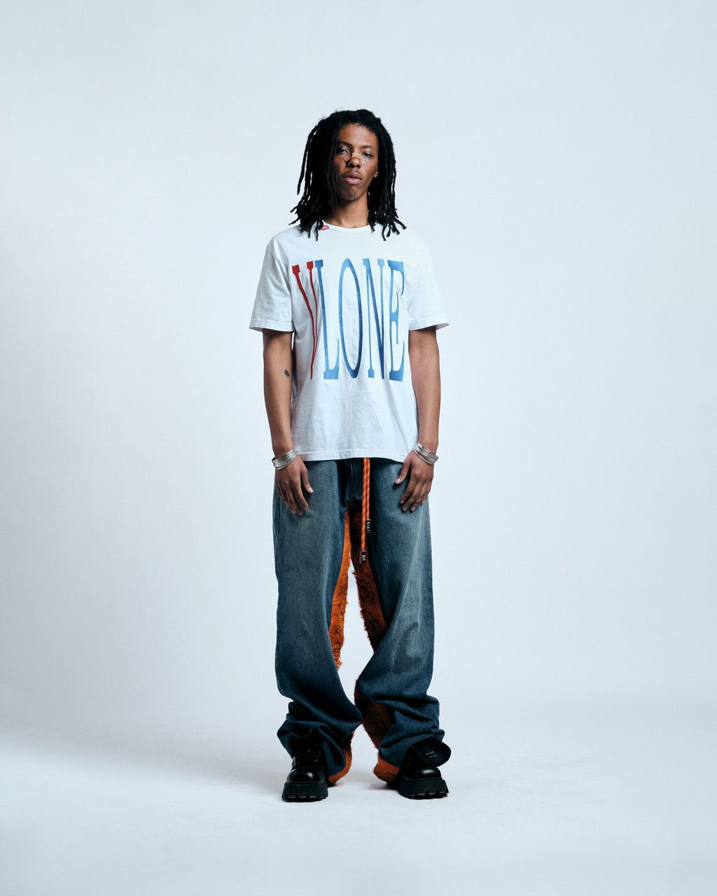 VLONE RED LIPSTICK OG EMBROIDERED T-SHIRT (white)